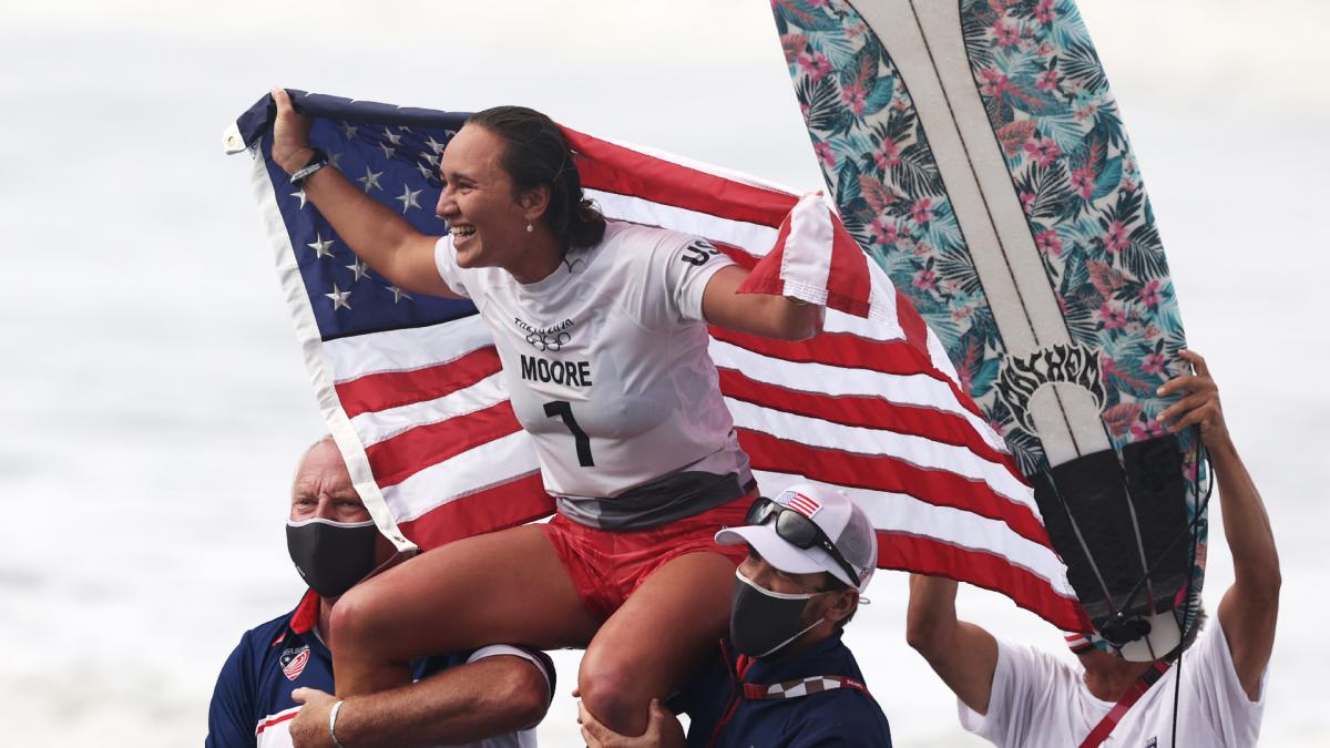 Tokyo Olympics 2021: USA's Carissa Moore wins surfing gold ...