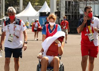 Badosa taken from court on a wheelchair as temperatures rise