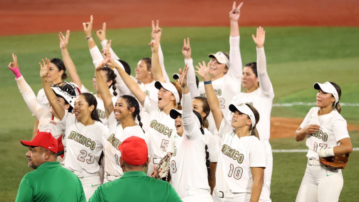 Mexican Olympic Softball Team Tosses Uniforms In The Trash As Com