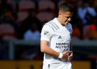 Chicharito Hernández breaks down in tears in training