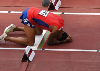 Upset Echevarria after long jump silver due to injury, US avoid first-time basketball lose