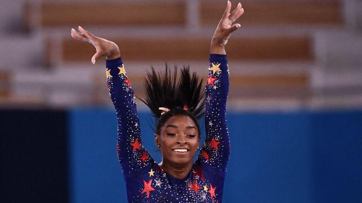 How many Olympic medals has Simone Biles? What's her position in US historical ranking?