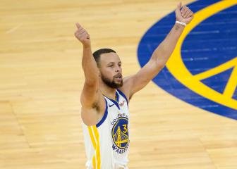 Warriors sign Curry to massive contract extension