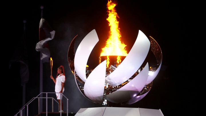 Which country's national anthem is played at the closing ceremony of all Olympic Games?