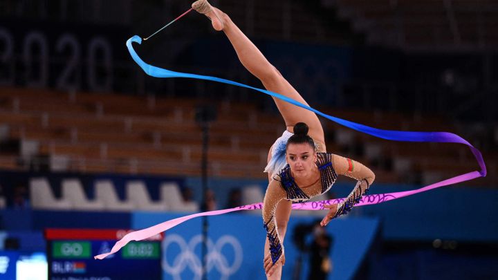 Why are rhythmic gymnasts so tall? How tall are gymnasts?