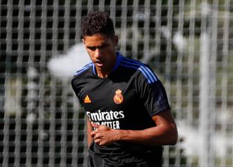Manchester United waiting on Raphaël Varane medical