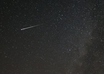 Why is August the best month to see the Perseid meteor shower?