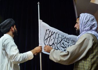 Afghans protest against raising of the Taliban flag
