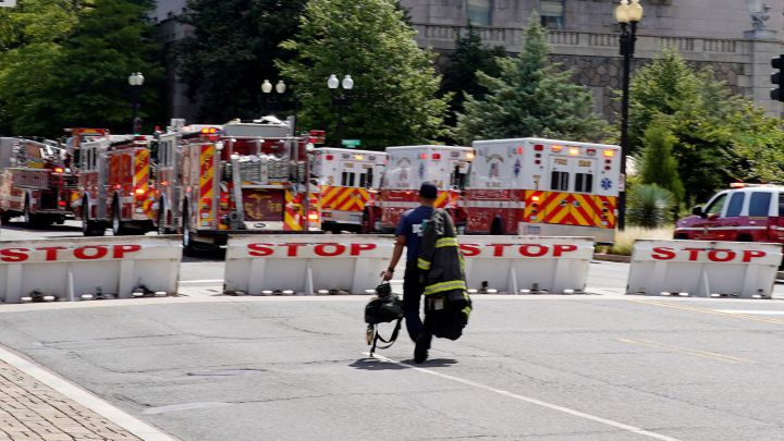 "Active Bomb Threat" at US Capitol after authorities spotted a suspicious vehicle