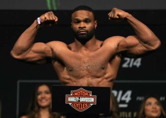 What is Tyron Woodley's boxing record?