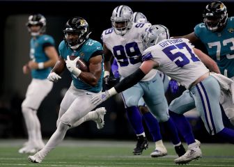 How many players are on an NFL team?