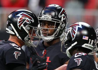 Who are the oldest and youngest players in the NFL?