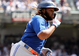 Guerrero Jr. makes Blue Jays history in rare father-son club