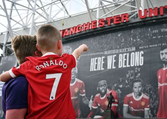 Cristiano Ronaldo outsells Leo Messi two to one in shirts with a record £187m