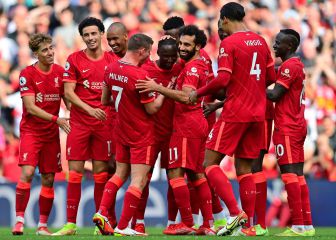 Liverpool top Premier League table as City held by Saints