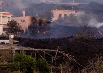 The lava from La Palma volcanic eruption engulfs housing estate