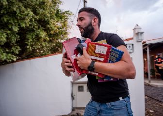 Hundreds more evacuated as lava from Canary Island volcano nears the sea