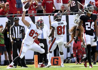 Gronkowski backtracks MNF statement, says he watches film