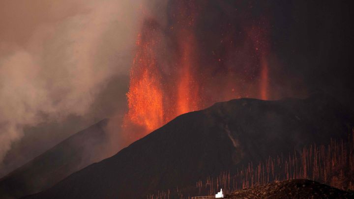 Spanish volcanologist explains what will happen when the lava reaches the sea on La Palma