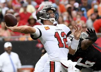 Who's playing Sunday Night Football?