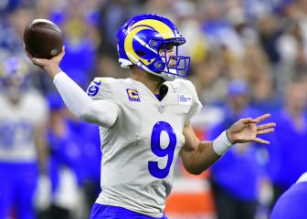 Rams blast Bucs to remain undefeated