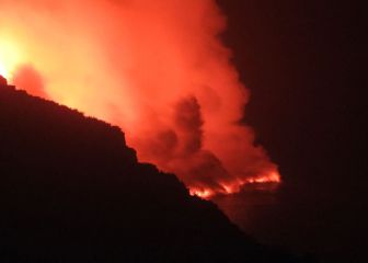 Lava from La Palma volcanic eruption reaches the sea
