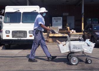 US Postal Service workers not required to get vaccinated, yet...