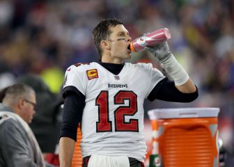 Brady joins Favre, Manning and Brees in exclusive 'Club 32'