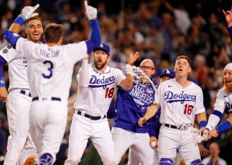 What is the salary of an MLB baseball player?