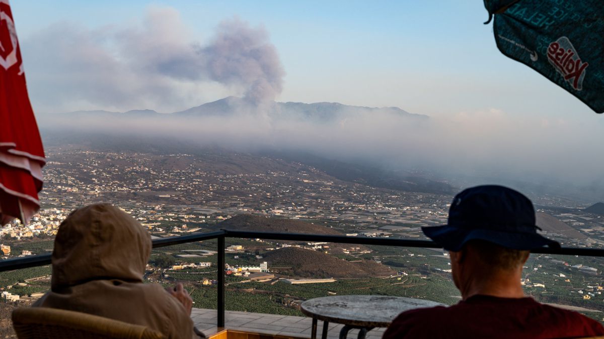 La Palma volcano eruption today: possible tsunami and earthquakes | Canary Islands live updates