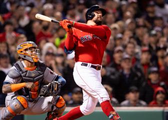 Schwarber celebrates history-making slam