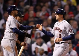 Astros stun Red Sox in 9th