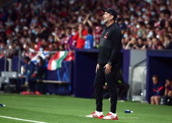 Klopp and Simeone's awkward handshake encounter
