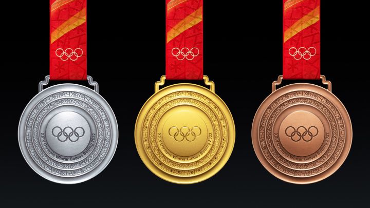 What is the design of the medal for the Winter Olympics 2022 and what are they made of?