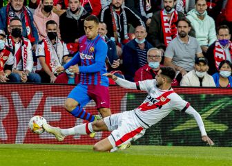 Sergiño Dest misses clear goal again for Barcelona