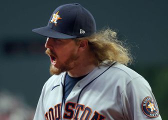 Astros offense finally comes alive