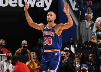 Curry's 50-point double-double leads Warriors to win over Hawks