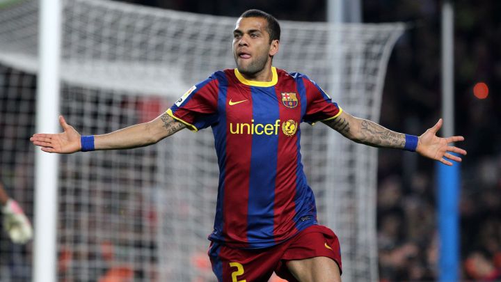 Dani Alves accepts lowest salary in Barcelona's first team squad