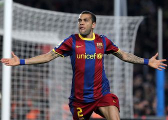 Dani Alves accepts lowest salary in Barcelona's first team squad