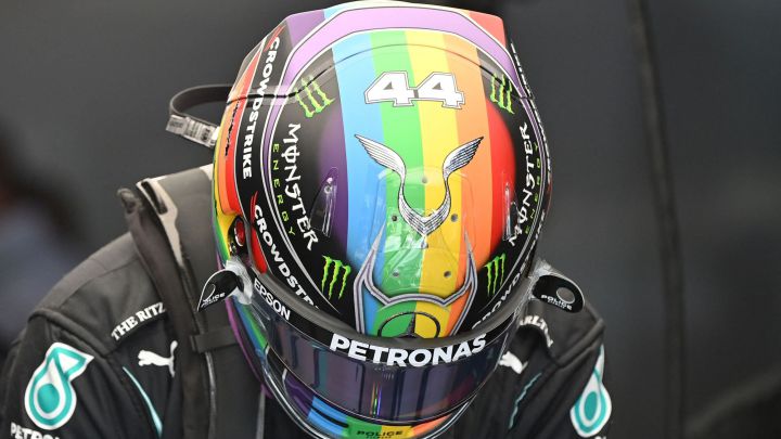 Lewis Hamilton wears Pride helmet at Qatar GP practice