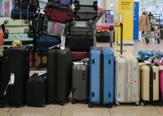 Countries begin to open their borders to vaccinated tourists