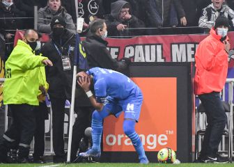 Lyon-Marseille stopped after OM's Payet struck by bottle