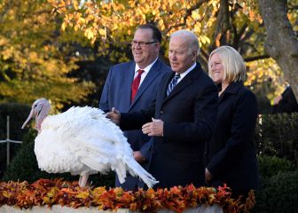 Is the post office open on Thanksgiving?