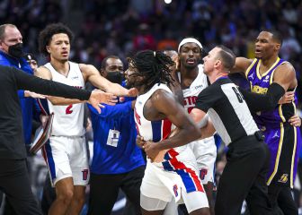 Lebron ejected after bloody Stewart clash