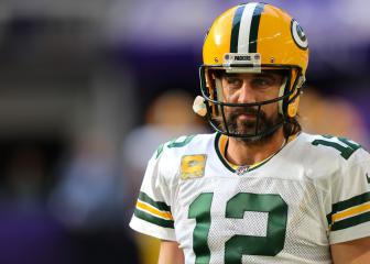 Four TDs as Rodgers fights through pain in vain