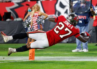 Brady and Bucs back on track with blowout win over Giants