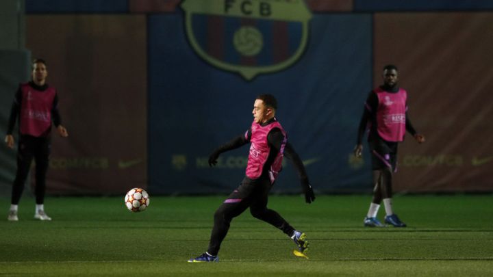 Sergiño Dest’s lack of minutes could make him leave Barcelona