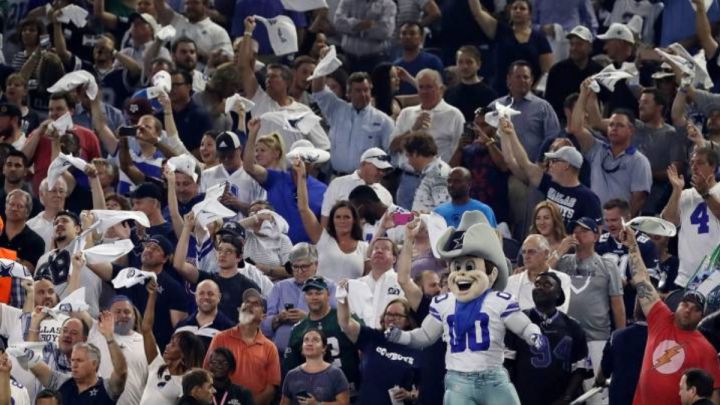 Who are Dallas Cowboys' most famous celebrity fans?