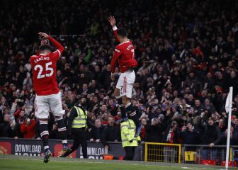 Cristiano injures knee during classic goal celebration