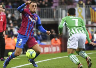 Sergiño Dest is running out of time to remain at Barcelona